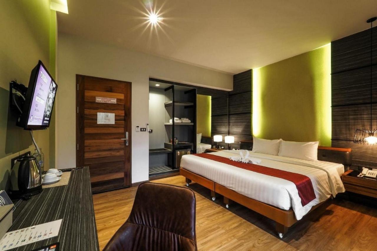 The Glory Gold Hotel Khao Lak Bagian luar foto