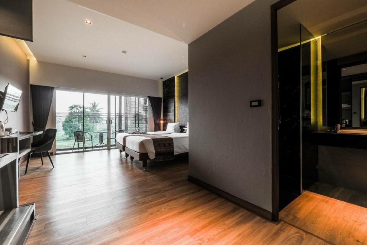 The Glory Gold Hotel Khao Lak Bagian luar foto
