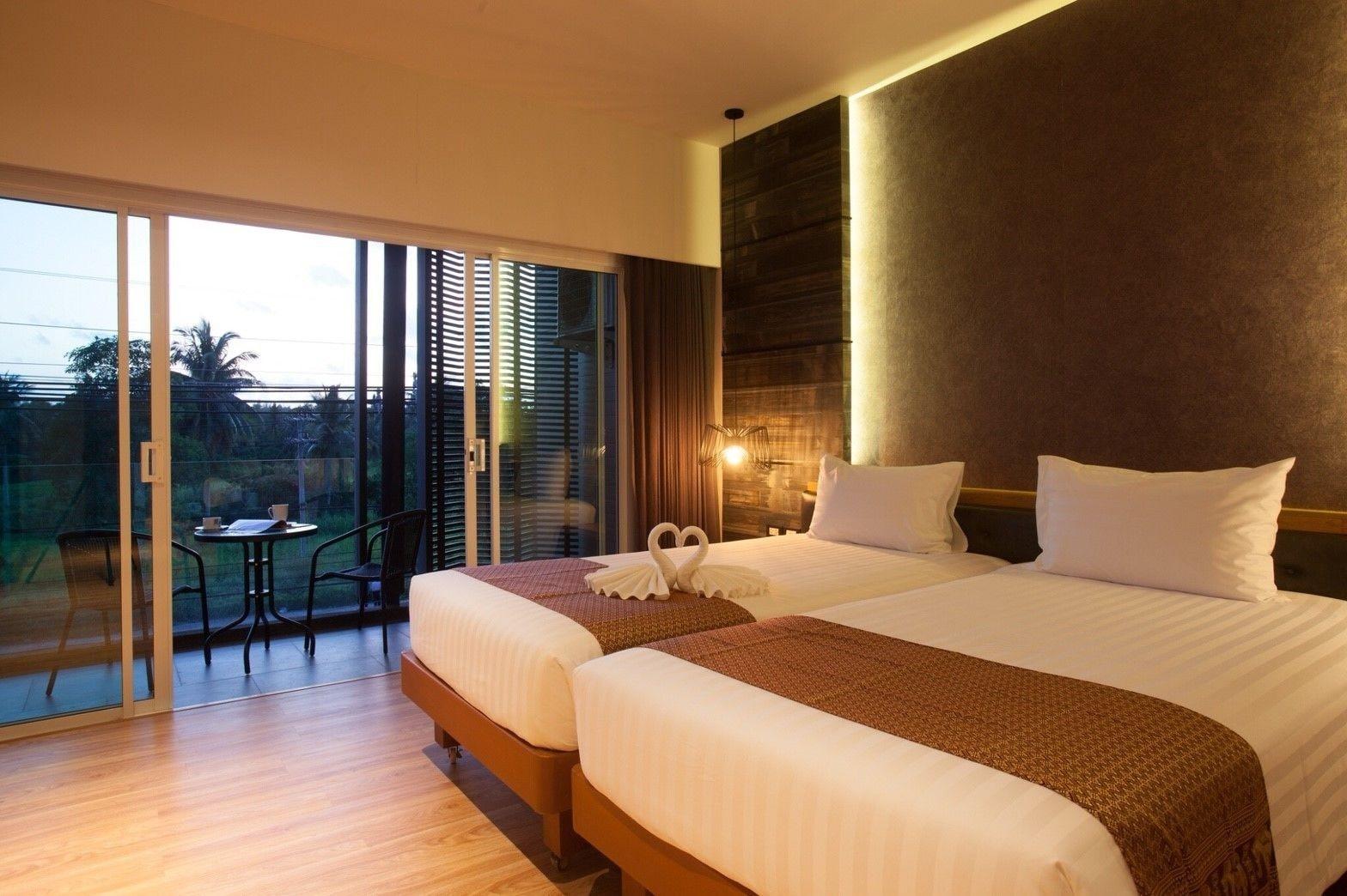 The Glory Gold Hotel Khao Lak Bagian luar foto
