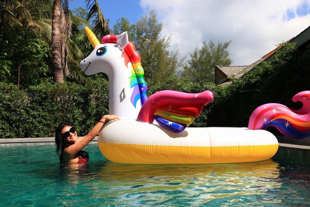 The Glory Gold Hotel Khao Lak Bagian luar foto
