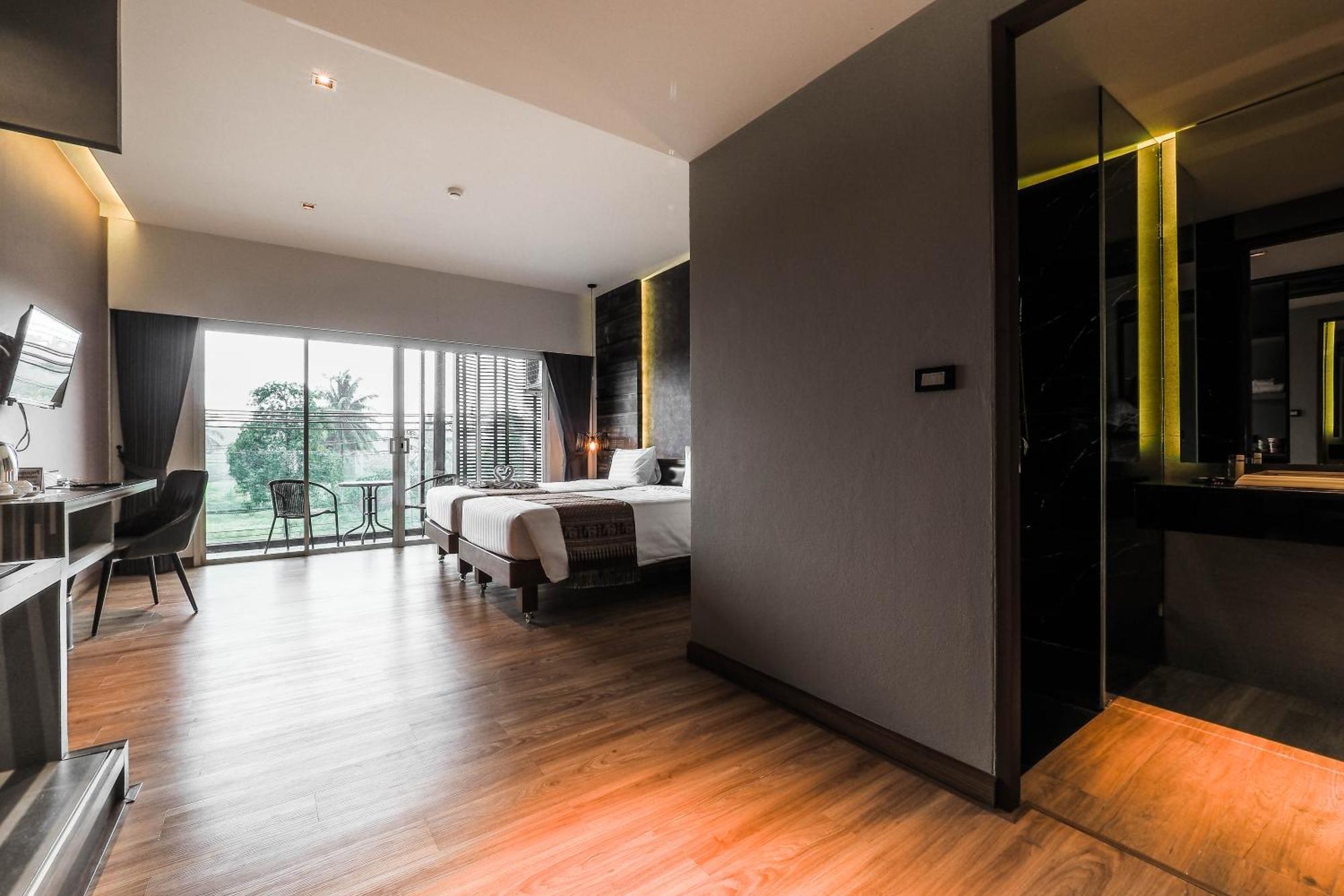 The Glory Gold Hotel Khao Lak Bagian luar foto