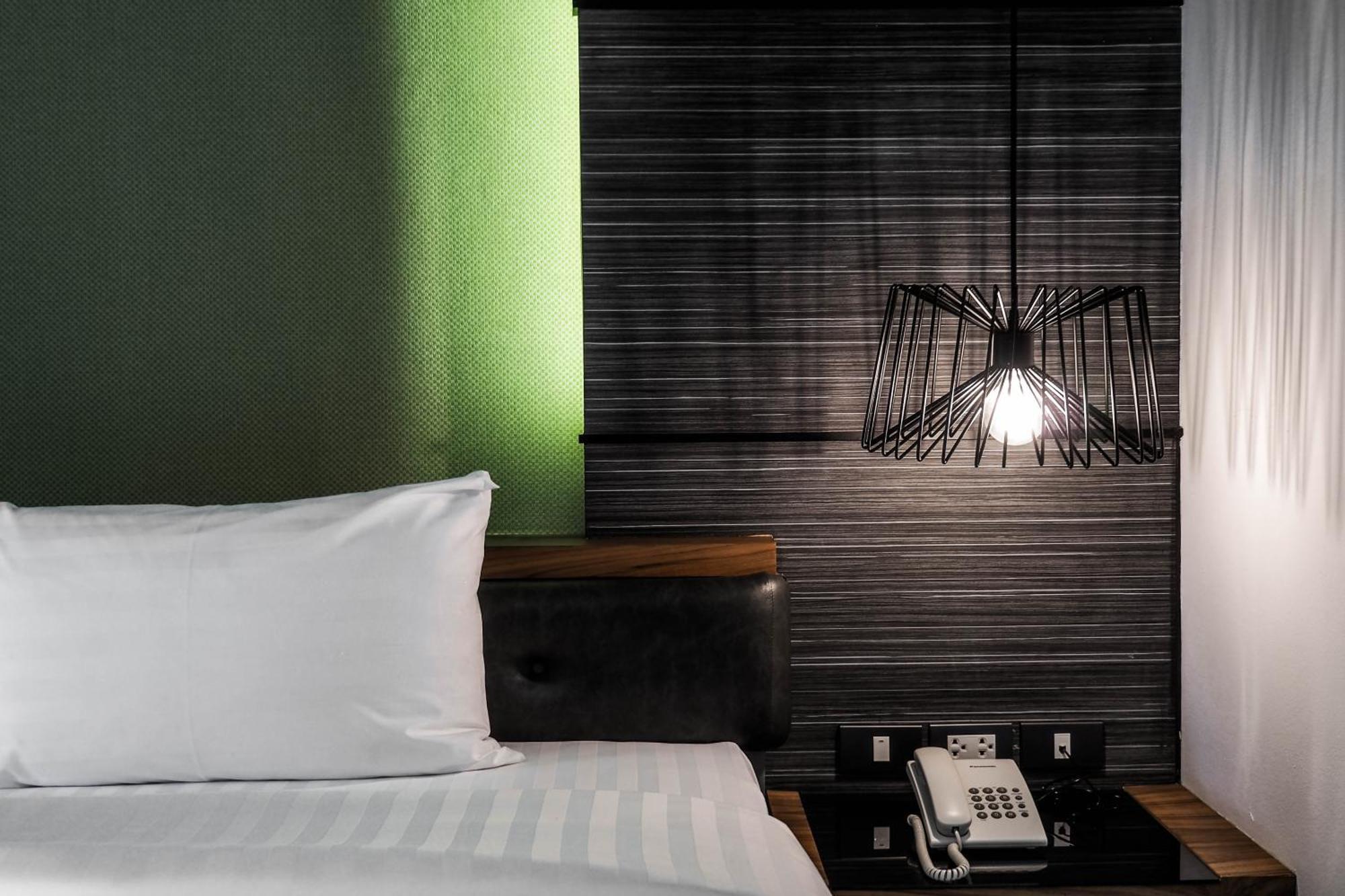 The Glory Gold Hotel Khao Lak Bagian luar foto