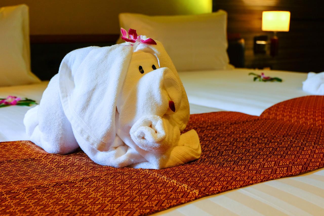 The Glory Gold Hotel Khao Lak Bagian luar foto