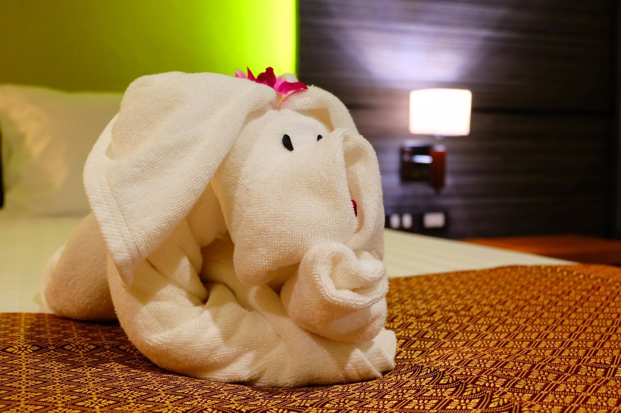 The Glory Gold Hotel Khao Lak Bagian luar foto