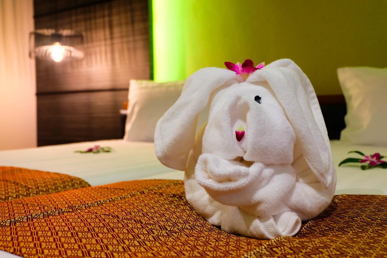 The Glory Gold Hotel Khao Lak Bagian luar foto