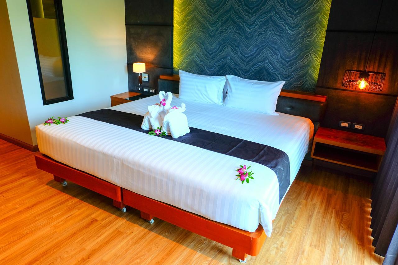 The Glory Gold Hotel Khao Lak Bagian luar foto