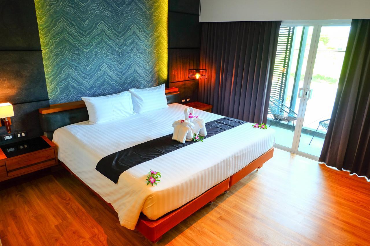 The Glory Gold Hotel Khao Lak Bagian luar foto